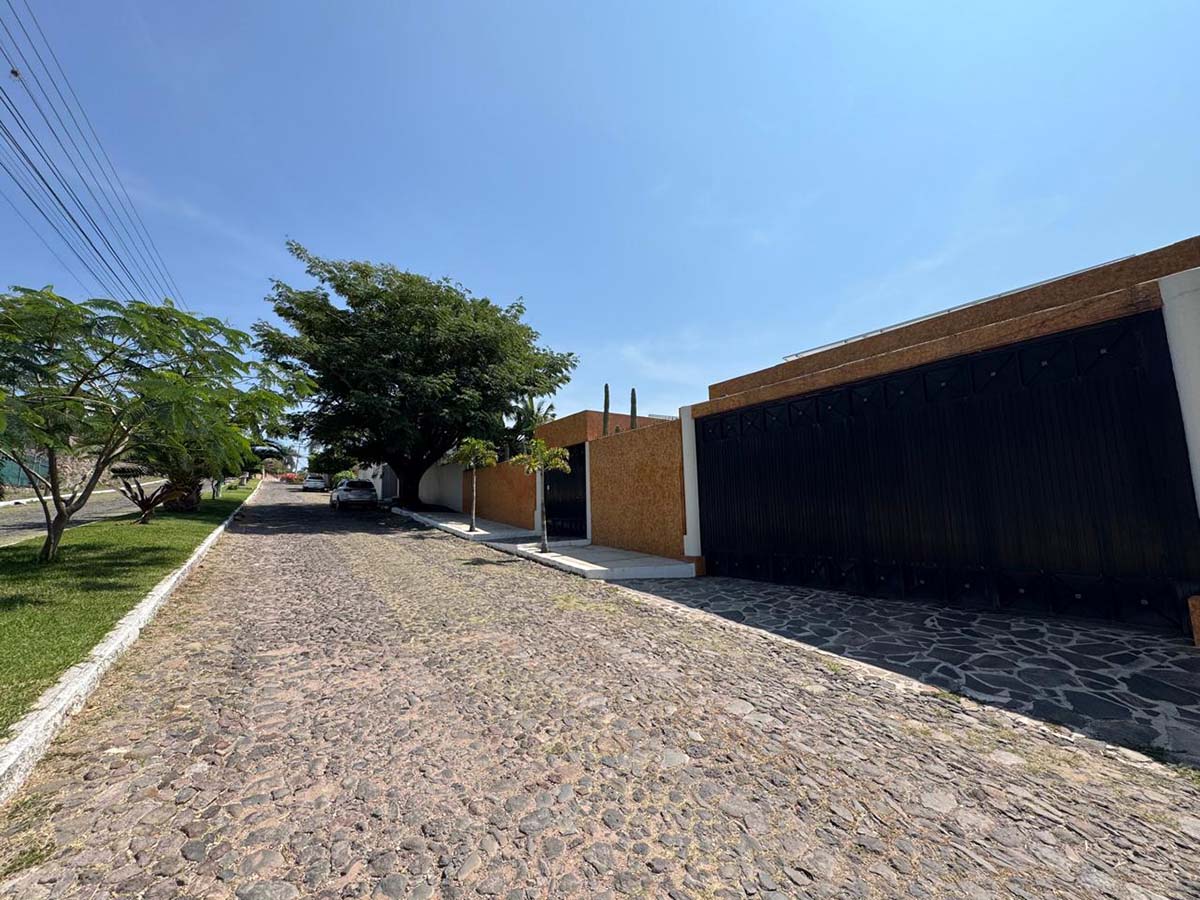 WhatsApp Image 2025-11-04 at 3.53.45 PM (2)